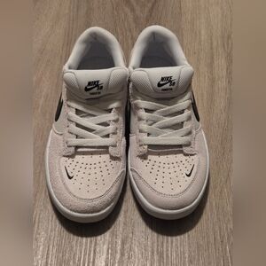 Nike SB Force 58